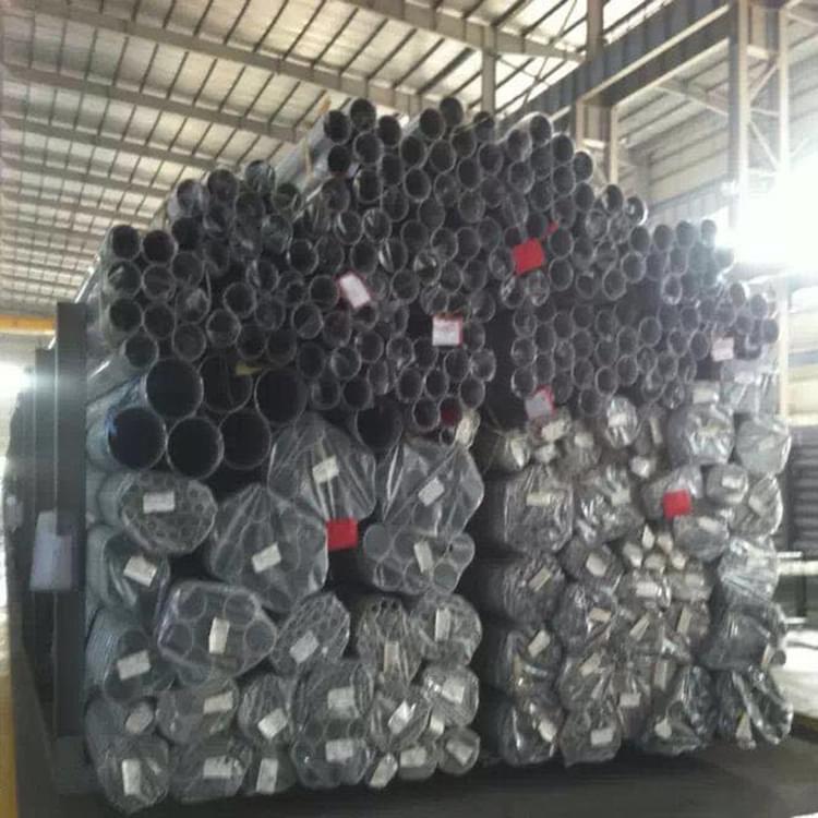 永穗不銹鋼圓管已包裝，待發(fā)貨倉庫